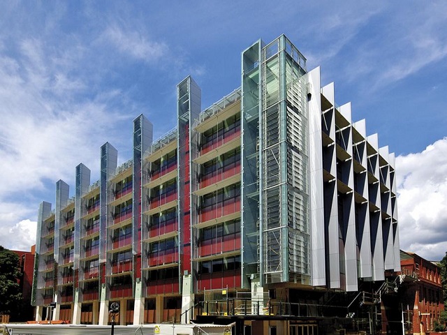 アデレード大学