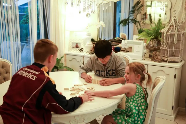 オーストラリアでオーペア・デミペアとして子どもと過ごす様子